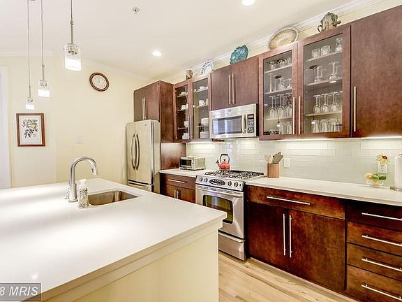Kitchen (2 of 3)