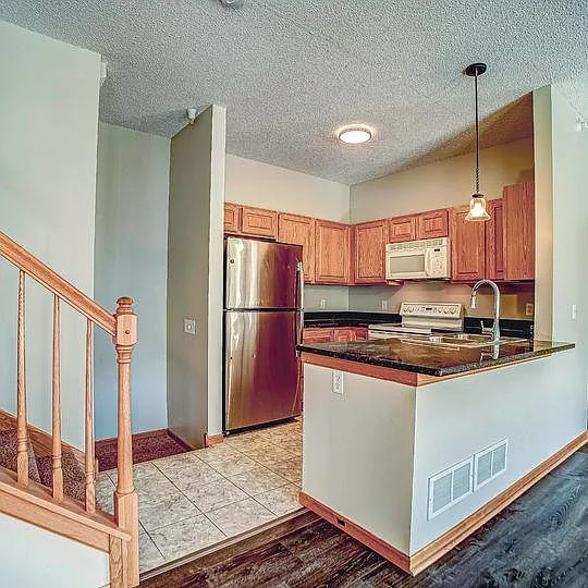 3505 Abercrombie Ln — Photo 3