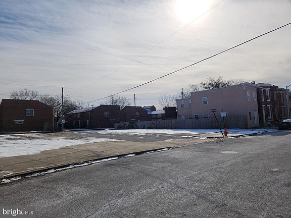 4th image of 1821-23 Aiken St