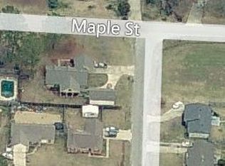 1715 Meadowood Dr, Amory, MS 38821