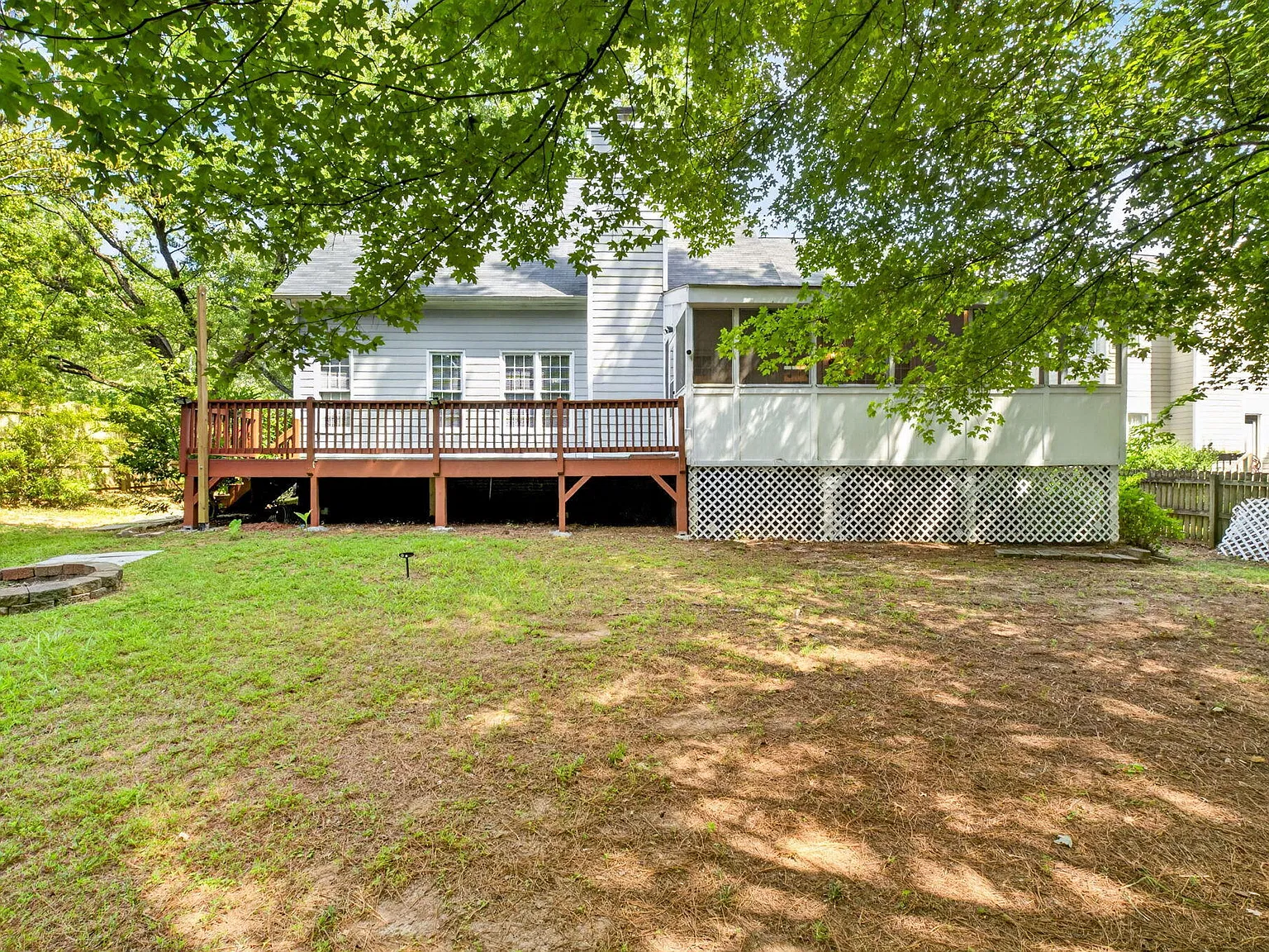4 bed, 2.5 bath, 2426 sqft, $3,500 — Photo 2