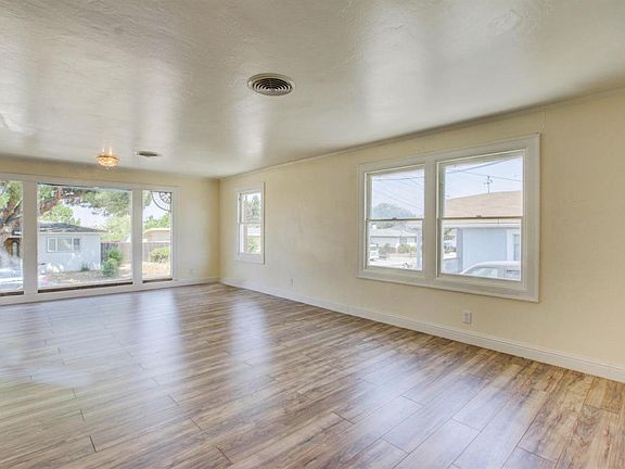 3rd image of 206 Crest St