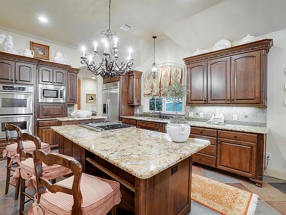 5th image of 100 Muir Ln