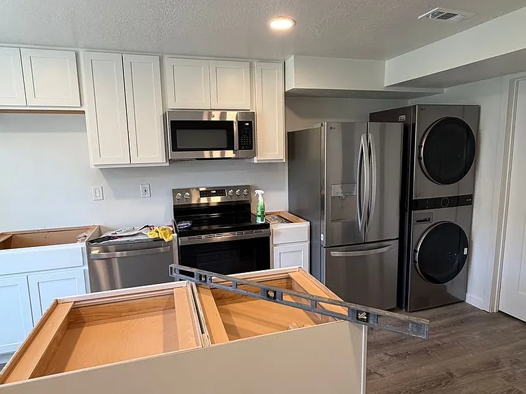 909 W Bullion St #B — Photo 8