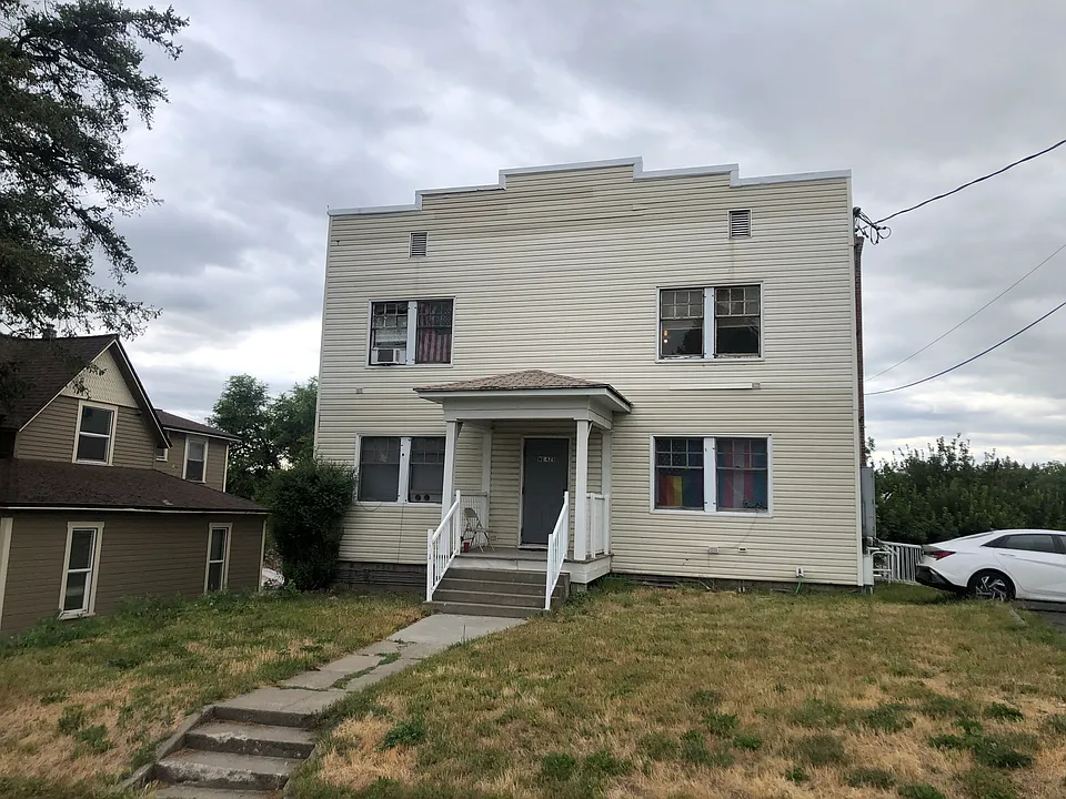 425 NE Kamiaken St #4
