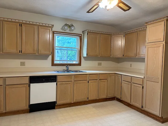 62 Eastern Ave #2 — Photo 3