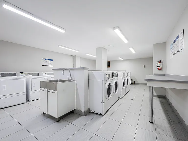 6020 Bathurst St — Photo 10