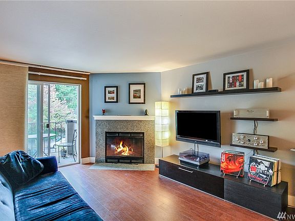 3rd image of 4831 Fauntleroy Way SW APT 302