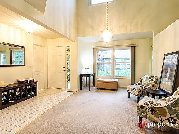 Foyer/Living Room