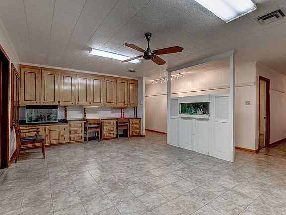 3rd image of 603 N Lewis St
