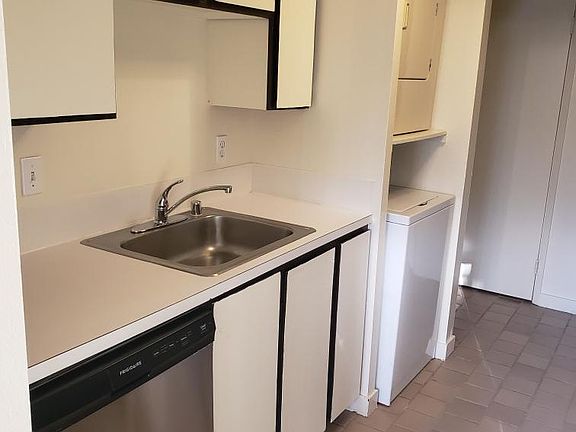 5th image of 1609 1st St #7kczdmtqf
