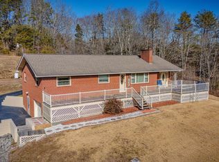 186 Ridgewood Dr, Fort Blackmore, VA 24250