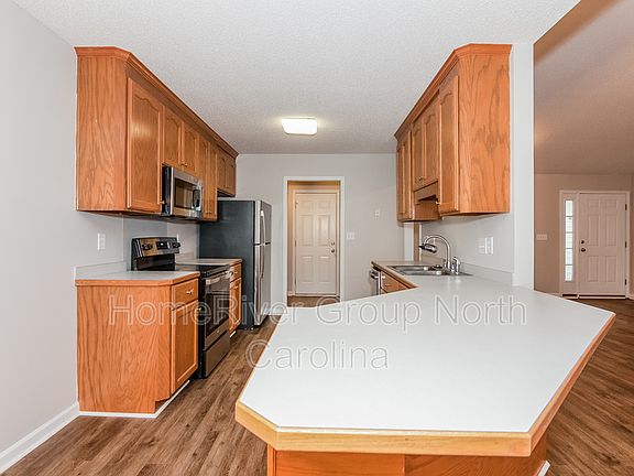 5th image of 1003 White Water Cir