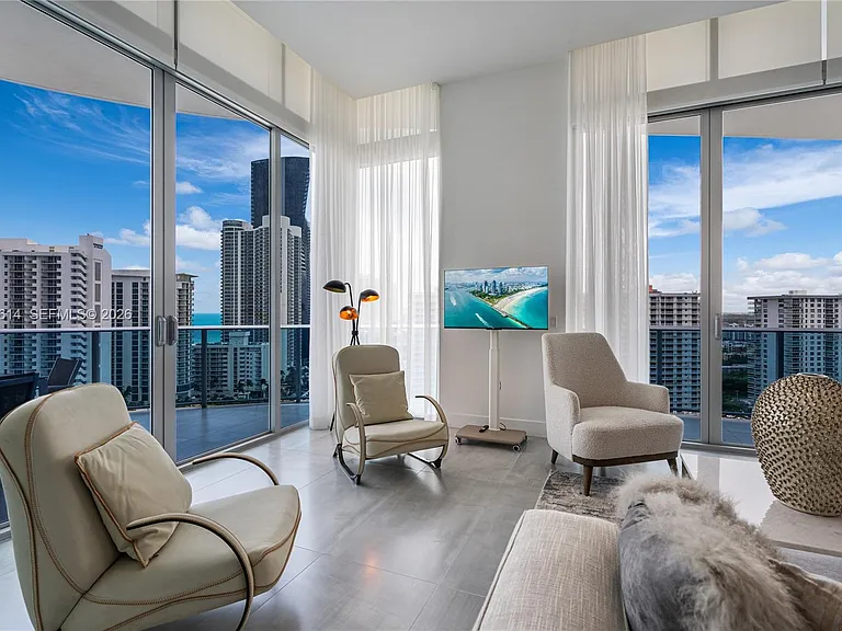 17550 Collins Ave #Penthouse 1 — Photo 22