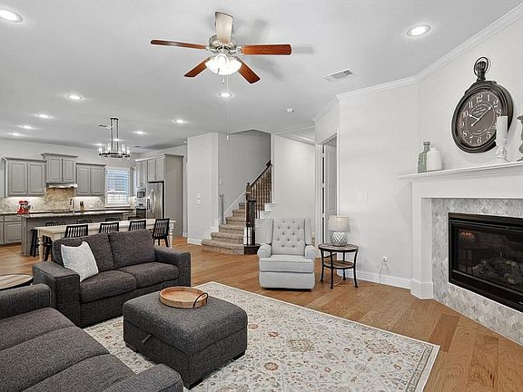 4th image of 624 Ambrose St