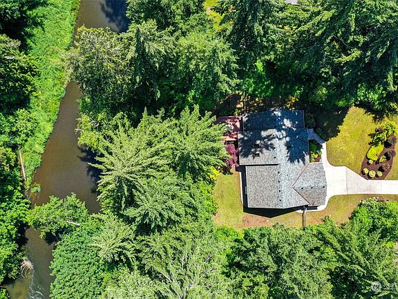 2nd image of 10914 Cowlitz Drive SE