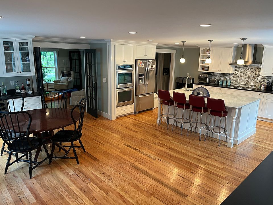 2nd image of 2 Stonewall Ln