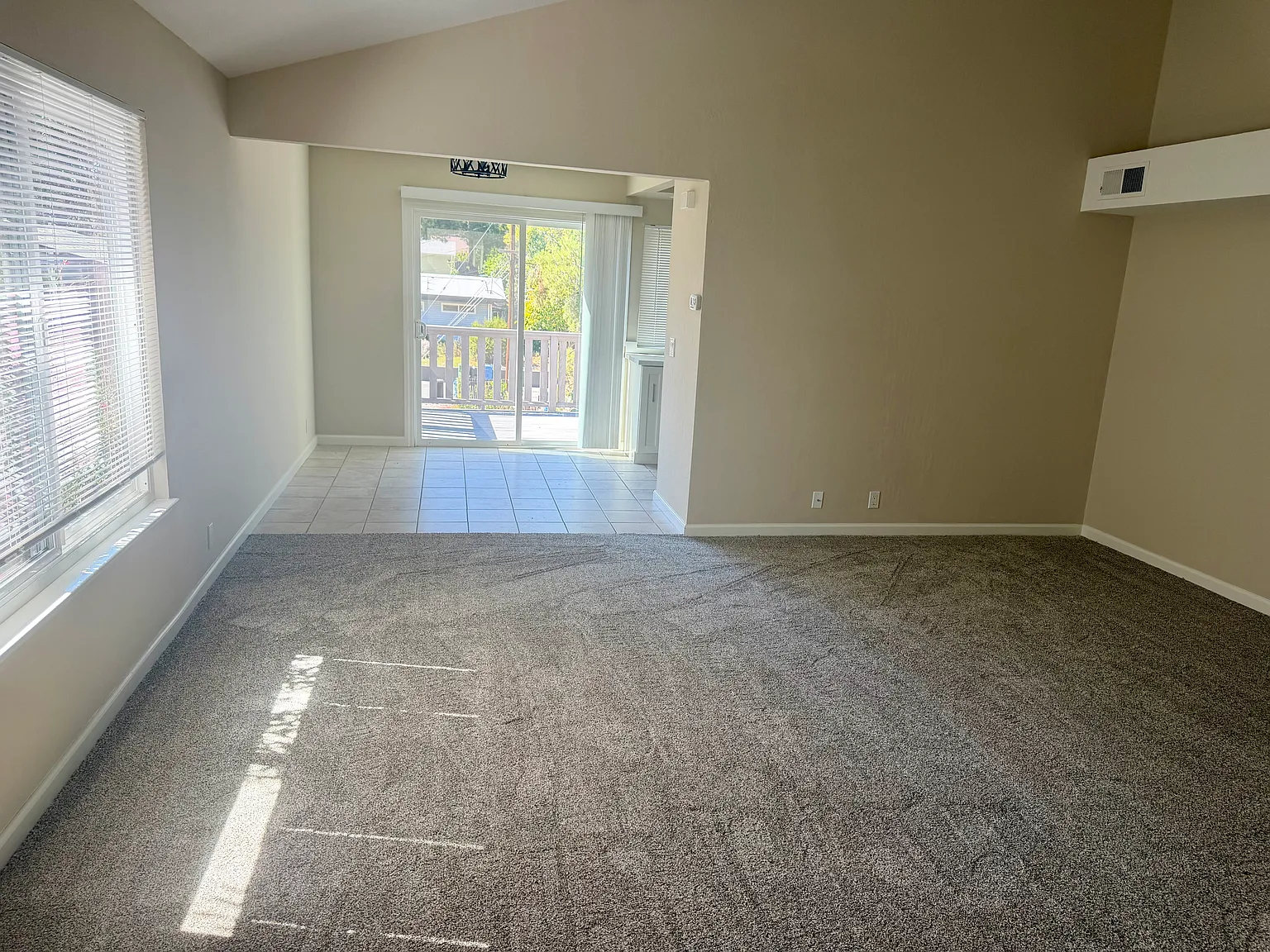 3 bed, 1256 sqft, $3,550 — Photo 4