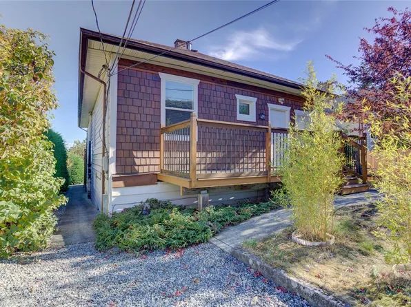 58 Pine St, Nanaimo, BC V9R 2B2