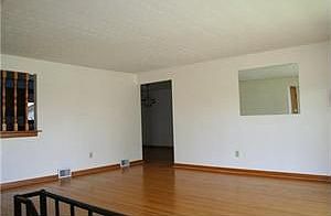 3rd image of 68 Charlescrest Ct