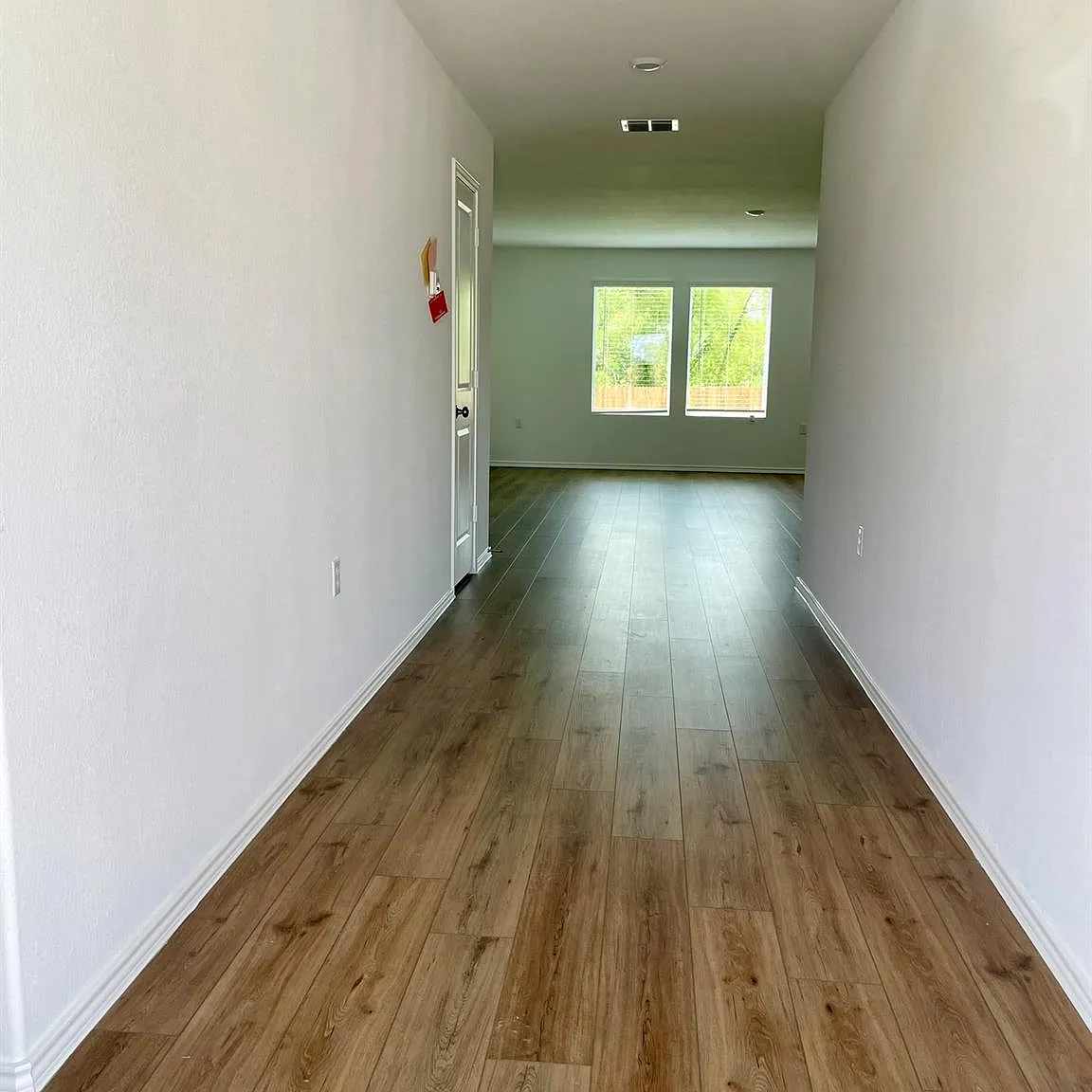 4 bed, 2.5 bath, 2000 sqft, $2,300 — Photo 2