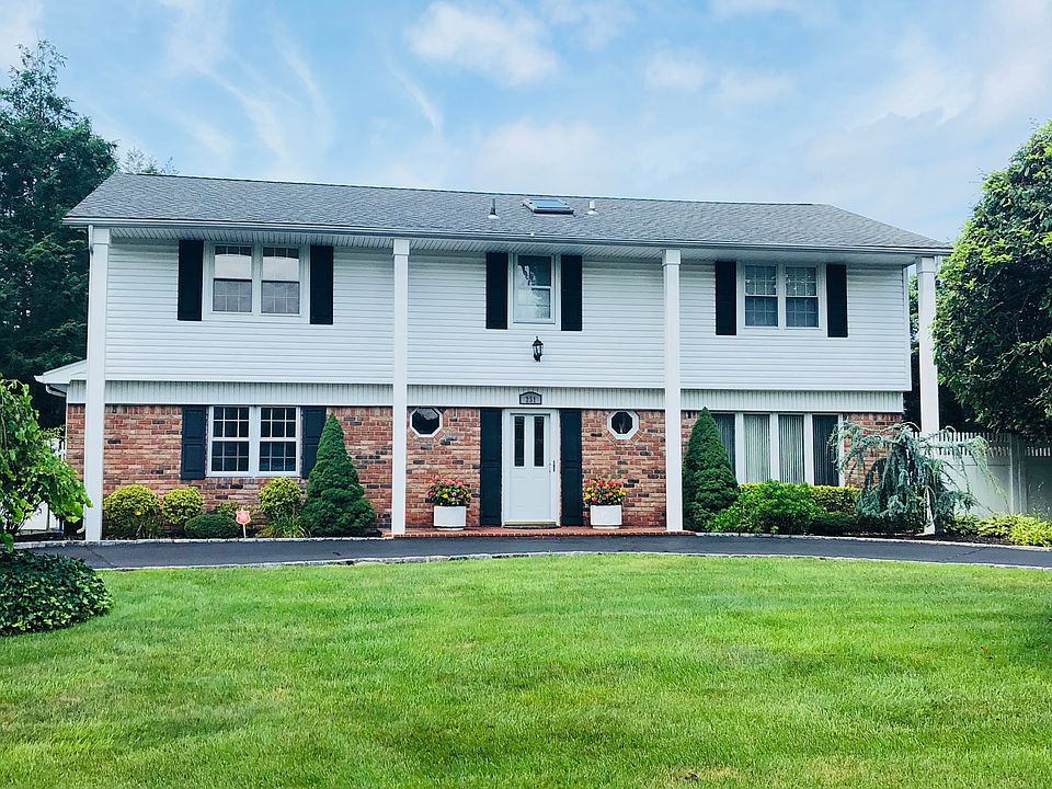 1st image of 231 Cedrus Ave