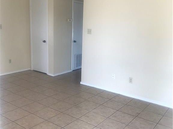 2nd image of 1000 W Caffery Ave APT B7