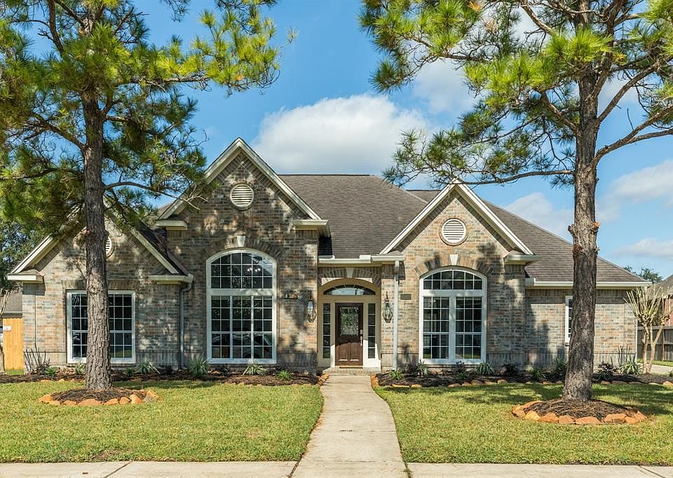 1st image of 1709 Country Club Dr