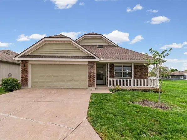 515 S Saturn Dr, Raymore, MO 64083