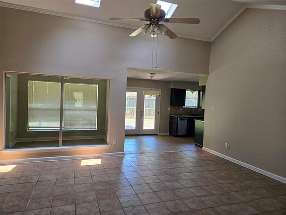 2nd image of 2515 Maple Tree Ct