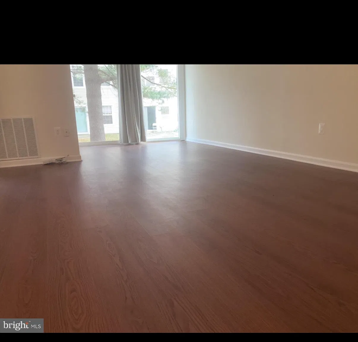 2 bed, 975 sqft, $2,375 — Photo 1