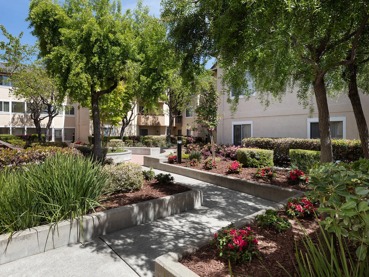 Bentley Place — Photo 4