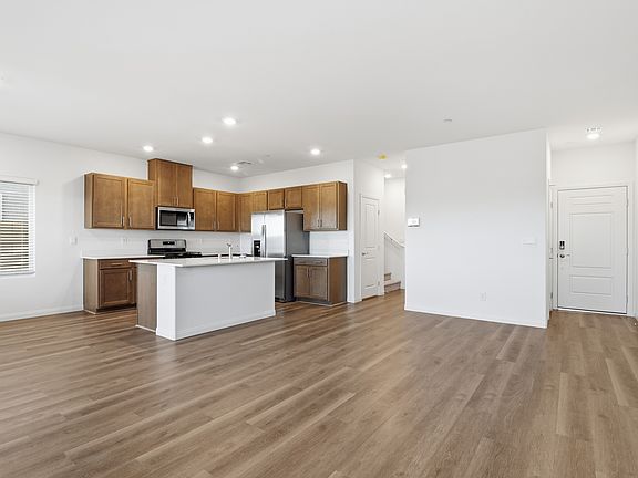 4th image of 522 Red Lovebird Ave