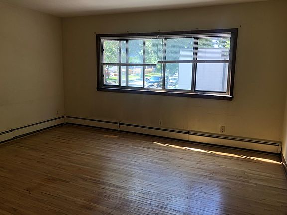 4th image of 327 University Ave SE Unit 100