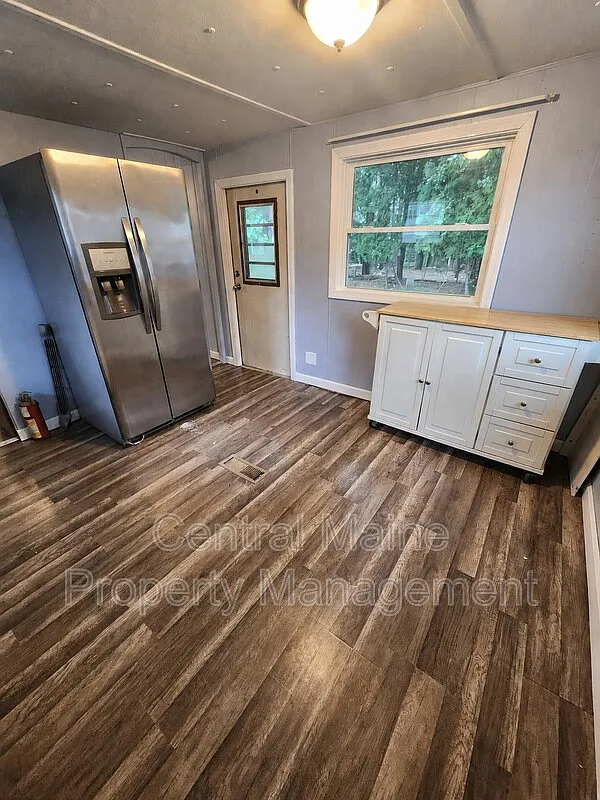 2 bed, 1.0 bath, $900 — Photo 2
