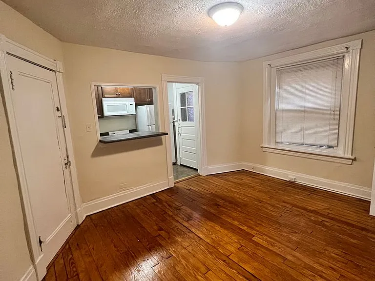 3033 Park Ave — Photo 1
