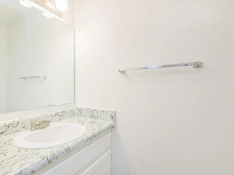 Belmont Heights Apartments & Townhomes — Photo 28