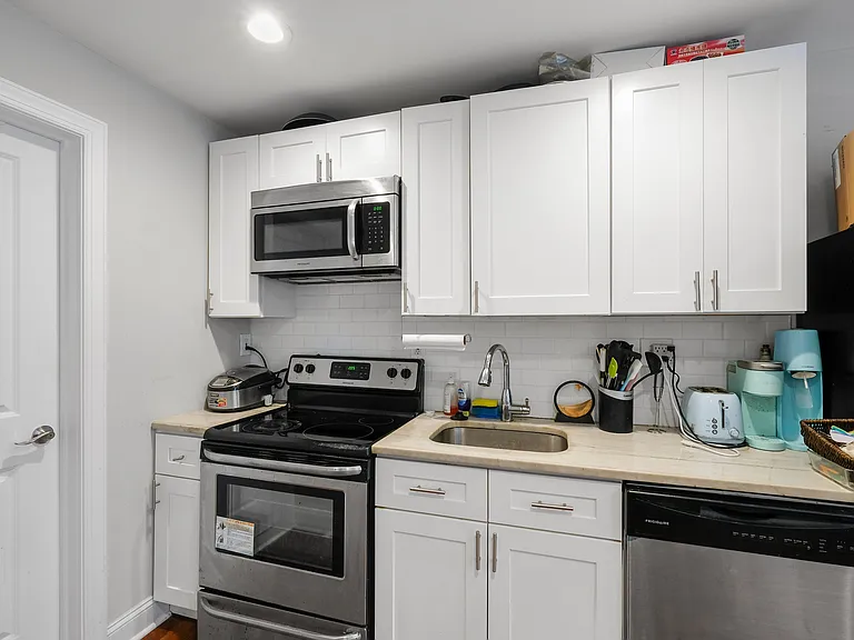 2032 Bainbridge St #3 — Photo 3