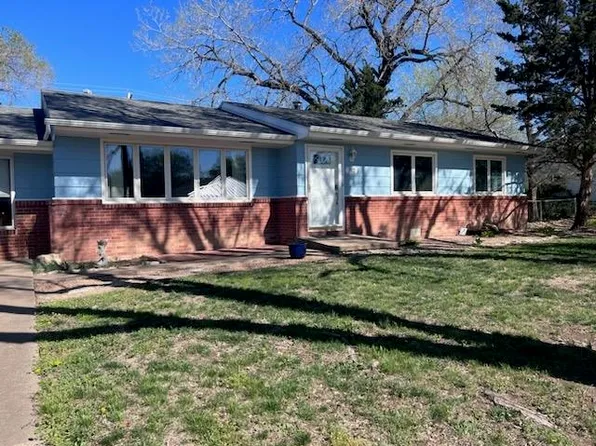 312 N Houston St, Winfield, KS 67156