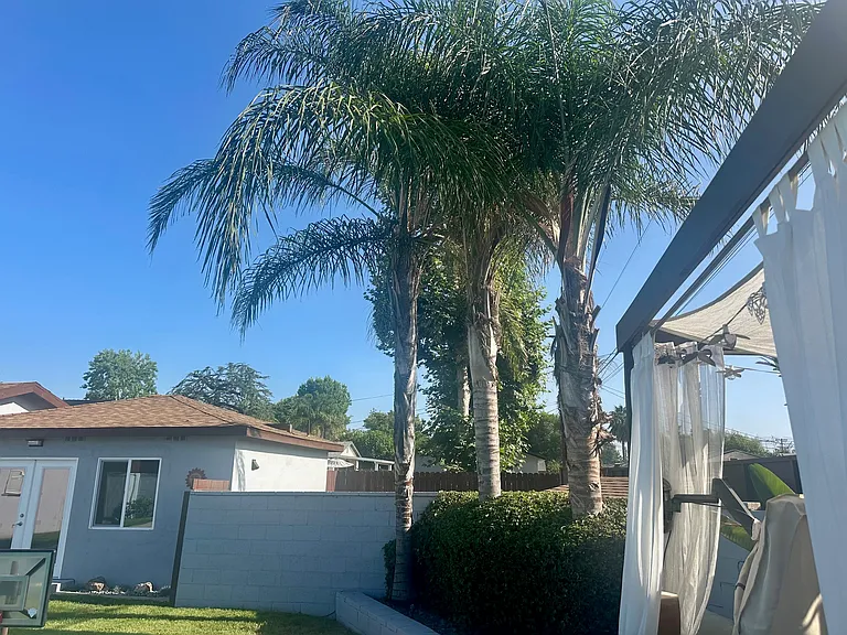 8958 N Swinton Ave — Photo 12