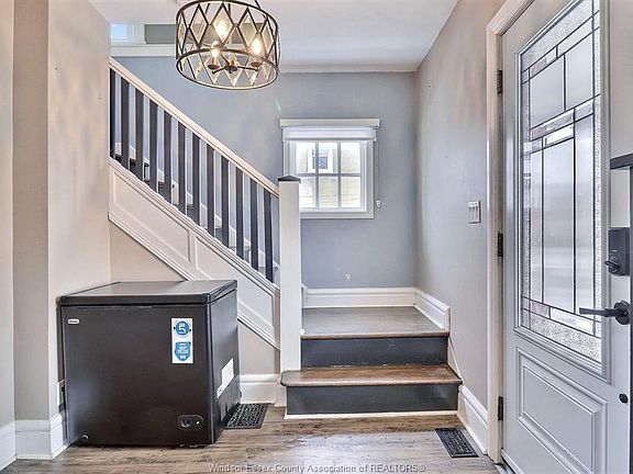 5th image of 883 Pillette Rd