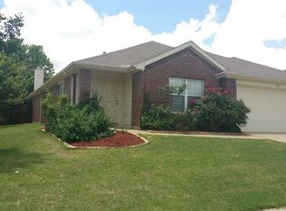 11016 Briaroaks Dr, Fort Worth, TX 76140