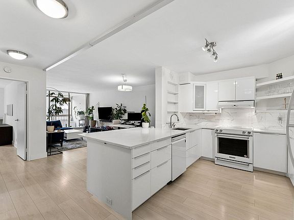 3rd image of 2024 Fullerton Ave #905