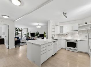 2024 Fullerton Ave #905, North Vancouver, BC V7P3G4