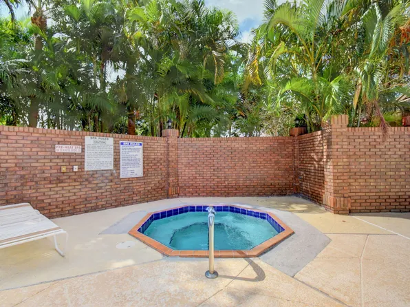 125 Egret Circle, Greenacres, FL 33413