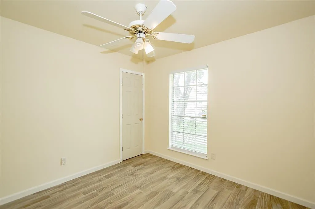 3 bed, 1.5 bath, 1039 sqft, $1,675 — Photo 3