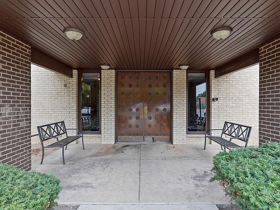 2nd image of 445 S Cleveland Ave APT 302