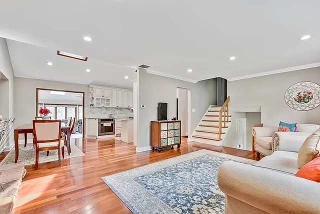 3 bed, 3.5 bath, 2351 sqft, $5,300 — Photo 4