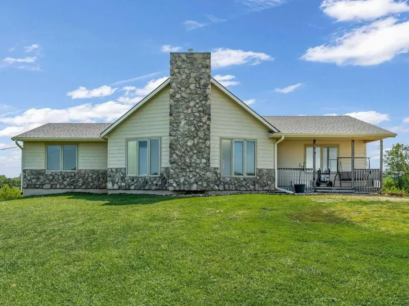 6424 NW Carlson Rd, Rossville, KS 66533