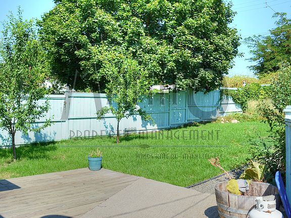 5th image of 1514 W Augusta Ave